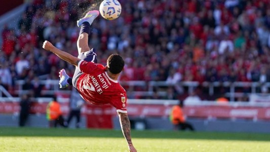 Santiago Montiel ganó el Premio Puskás por una chilena en Avellaneda