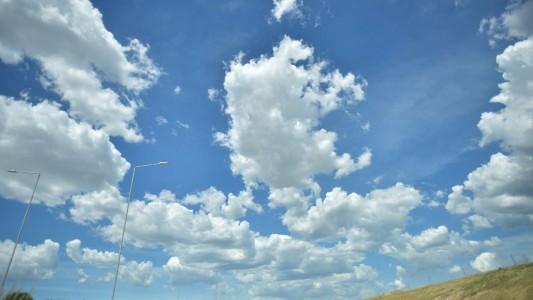 Clima en Córdoba hoy: se espera una jornada calurosa y con nubosidad en la ciudad