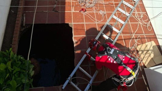 Un hombre cayó a un pozo ciego de ocho metros en Alto Alberdi