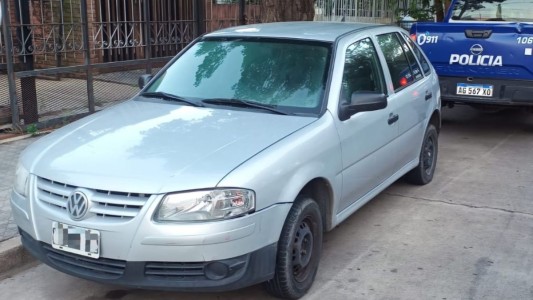 Un hombre fue detenido tras robar dos autos y quedarse dormido en uno de ellos