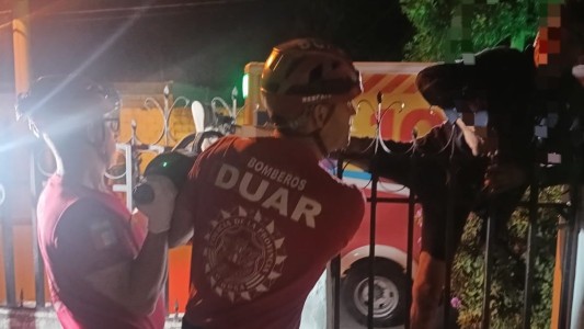 Un hombre intentó entrar a una casa en Villa El Libertador y quedó atrapado en la reja