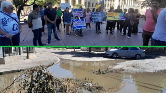 Vecinos de Santa Isabel II protestan en la Municipalidad por hundimientos y malos olores