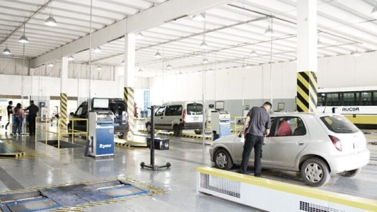 Evitar multas en Córdoba: extienden el horario de atención para realizar la ITV