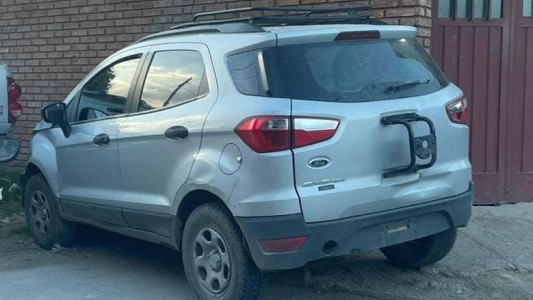 Recuperan una camioneta robada en Villa El Libertador y detienen a dos sospechosos