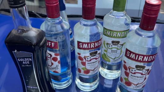 Un “naranjita” fue arrestado tras forzar la entrada de un bar y llevarse bebidas alcohólicas