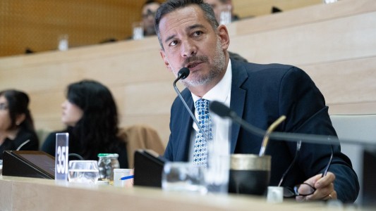 Siciliano desembarca en el ejecutivo y Torres-Llamosas asumen el control político en la Unicameral