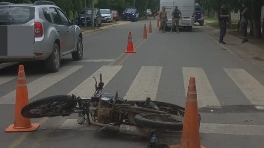 Un motociclista quedó en grave estado tras chocar contra un colectivo penitenciario