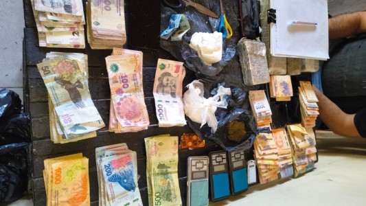 Más de 20 detenidos y secuestros de droga, autos y armas en una serie de allanamientos