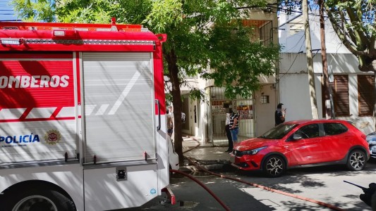 Bomberos controlaron un incendio en un edificio de barrio Observatorio: tres evacuados