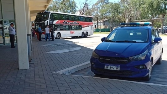 Dos choferes que debían trasladar a alumnos de un colegio de Oliva dieron alcoholemia positiva