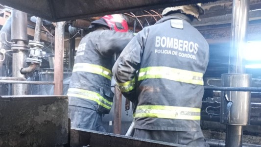 Bomberos sofocaron un incendio en una refinería y evitaron que el fuego se propagara