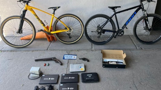 Allanamientos en Río Cuarto: hallaron armas y elementos sustraídos a una institución educativa