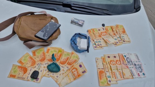 Cayó un automovilista con cocaína, dinero y un celular tras un control policial