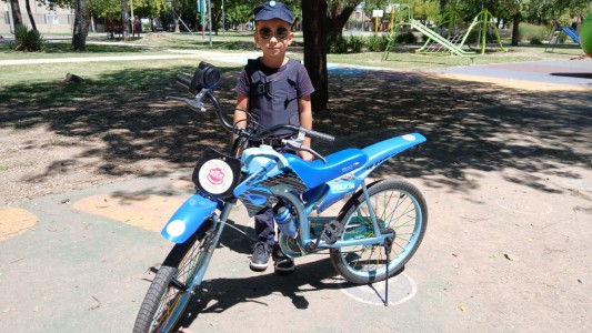 Priscila, la nena cordobesa que sueña con ser policía y ya se siente parte de la fuerza