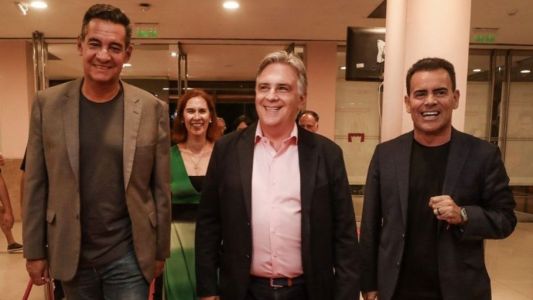 Llaryora asistió al Teatro Real y destacó el rol estratégico de la industria cultural