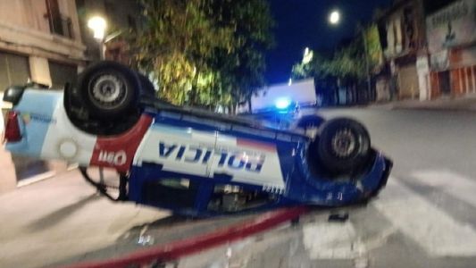 Persecución de alto impacto en el centro de Córdoba: choque, vuelco y un detenido