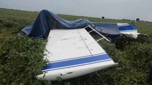 Avioneta agrícola cayó en un campo del este cordobés y el piloto sobrevivió al impacto