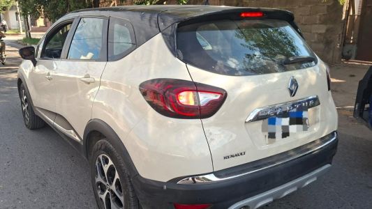 Recuperaron una Renault Captur robada y detuvieron a dos sospechosos en San Alberto