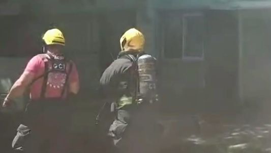 Bomberos sofocaron un incendio y asistieron a un menor por inhalación de humo