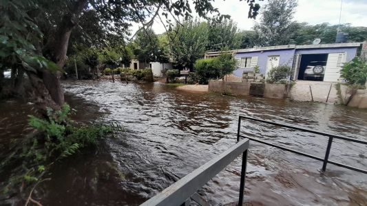 Creciente del río provoca anegamientos y evacuaciones en La Calera y zonas cercanas