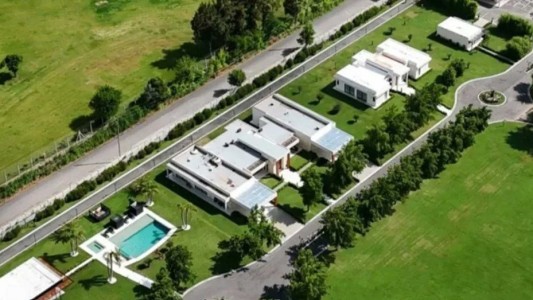 Denuncian lavado en AFA: un monotributista tendría 120 autos de lujo y helipuerto