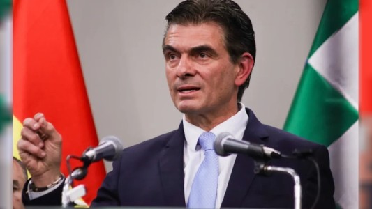 Bloqueos y protestas en seis departamentos de Bolivia por el fin del subsidio a combustibles