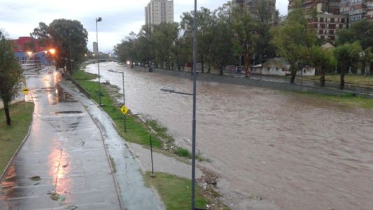 Tránsito en Córdoba: cortes totales en Costanera por la crecida del Río Suquía