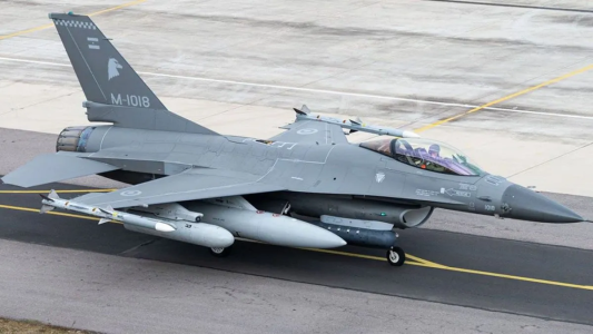 Los F-16 ya vuelan rumbo a Río Cuarto las primeras seis unidades aterrizan el 5 de diciembre