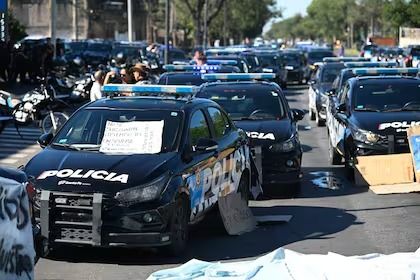 Protesta policial en Santa Fe: tensión en Rosario y advertencias de sanciones
