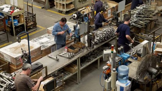 Gobierno de la Provincia de Córdoba lanza créditos no reembolsables para que pymes obtengan su primera certificación