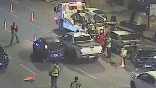 Atropelló a un repartidor tras evadir un control y huyó a toda velocidad por Nueva Córdoba