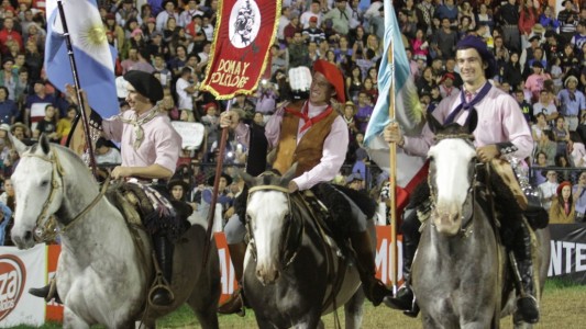Noche inaugural en Jesús María: folklore, cuarteto y cumbia hasta el amanecer
