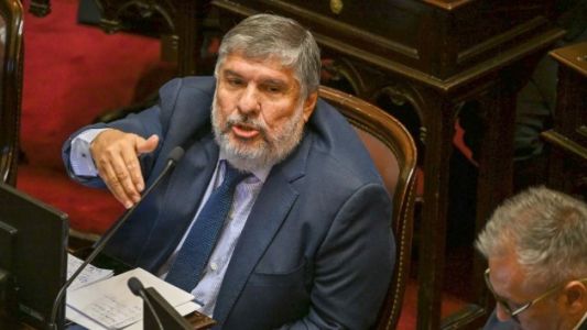 El bloque peronista podría perder tres senadores en medio de disputas políticas internas