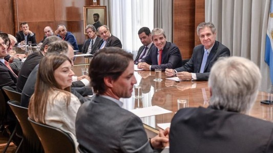 Caputo se reunió con empresas británicas y anticipó que 2026 “será un año espectacular"