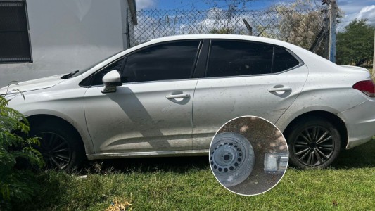 Detuvieron a dos hombres luego de robarle el auto a un chofer de aplicación