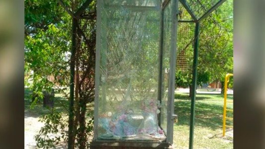 Profanaron la gruta y robaron la virgen de la Medalla Milagrosa en Parque Atlántica