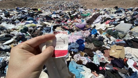 Boom de importación de ropa usada, el sector textil está en alerta por el impacto en la industria local