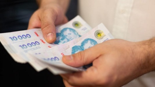 Salario mínimo: el Gobierno fijó aumentos escalonados hasta agosto de 2026