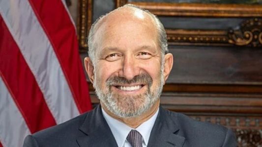 El secretario de Comercio de EE.UU. admitió visitar la isla de Epstein y enfrenta críticas