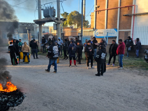 Tensión laboral: desalojaron a trabajadores y hubo 40 despidos en una fábrica de neumáticos