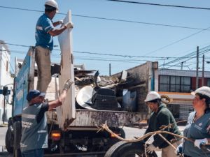 Córdoba refuerza la lucha contra el dengue con operativos de descacharrado en distintos barrios
