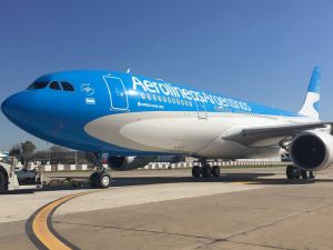 Aerolíneas Argentinas mantendrá durante todo el año los vuelos a Aruba por la alta demanda