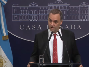 Adorni anunció reformas y defendió su patrimonio en conferencia de prensa