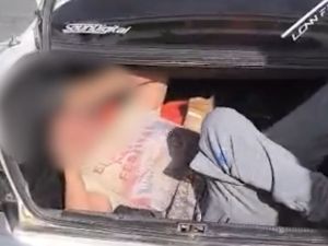 Insólito hallazgo en la ruta E-55: viajaba oculto en el baúl de un auto