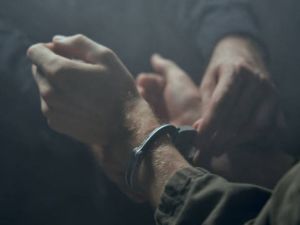 Detuvieron a un ladrón que entró a robar en dos casas de Jesús María tras una persecución