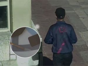 Detienen a un menor tras romper la puerta de un local con una baldosa en Córdoba