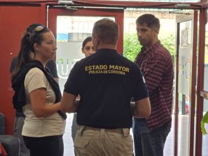 El comisario baleado en Córdoba está lúcido, pero evalúan daños en su médula