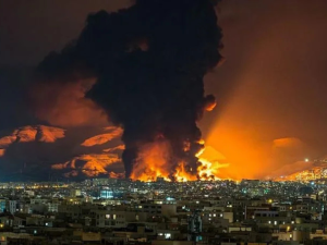 Guerra en Medio Oriente: Irán ataca refinerías y EE. UU. destruye su flota naval