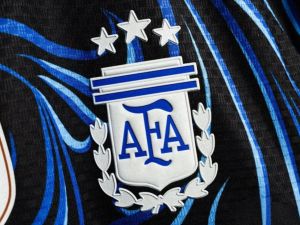 La Selección Argentina lanzó su nueva camiseta para el Mundial