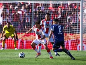 Talleres e Instituto se enfrentan en el Kempes por un lugar en los playoffs